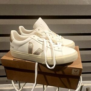 NIB Veja Campo Platine Size 7 Shoes